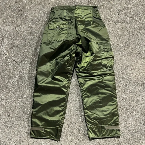 Deadstock Vintage
Alpha Industries 
Army Issued Extreme Cold Weather Trousers - Picture 2 of 11